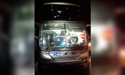 
							Assaltantes atiram contra ônibus e agridem passageiros na região de Curitiba
						
						