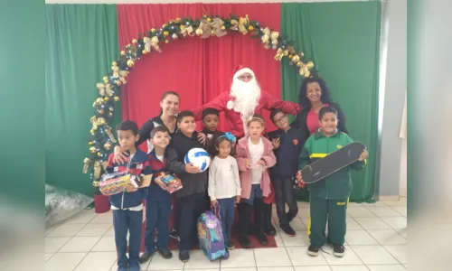 
						
							Apae de Apucarana promove chegada do Papai Noel para alunos; assista
						
						