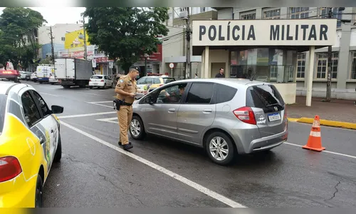 PM de Apucarana realiza blitz educativa de combate e prevenção contra a dengue