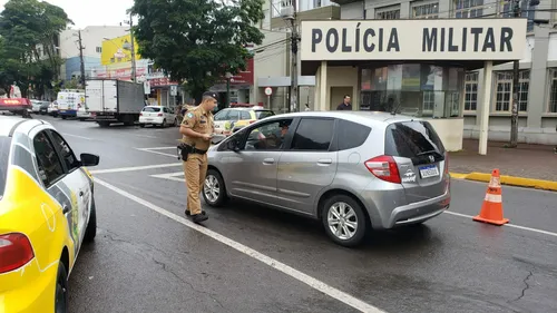 PM de Apucarana realiza blitz educativa de combate e prevenção contra a dengue