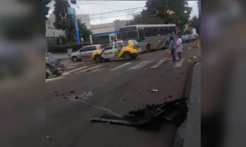 
							Acidente no centro de Arapongas envolve quatro carros 
						
						