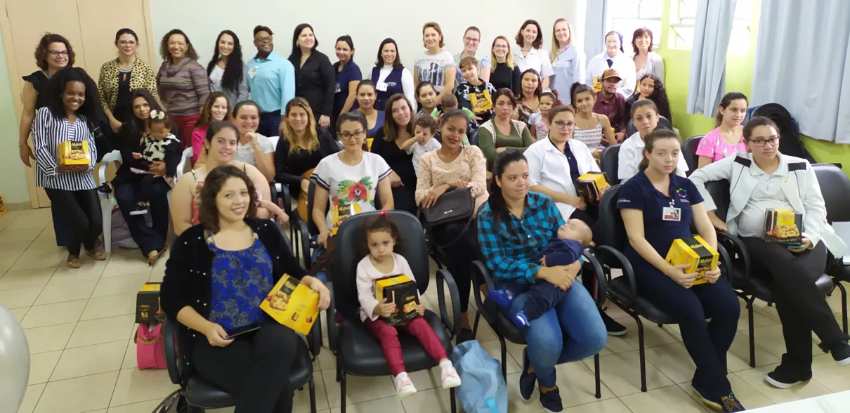 Projeto Elos de Vida reúne mamães e equipe para comemorar as atividades do ano