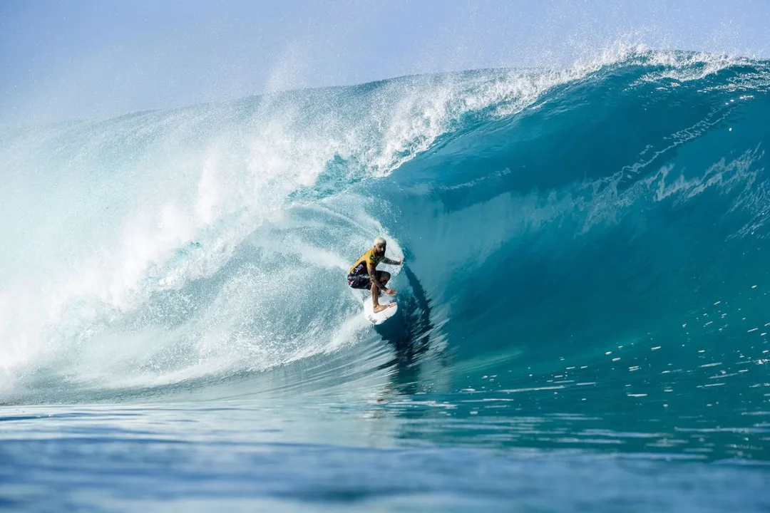 Ítalo Ferreira conquista título do Circuito Mundial de Surfe