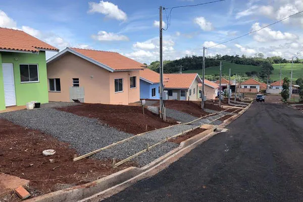 Cohapar entrega casas em Marilândia do Sul