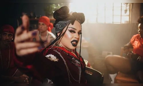 Baile da Alegoria: Gloria Groove celebra álbum com festa em SP