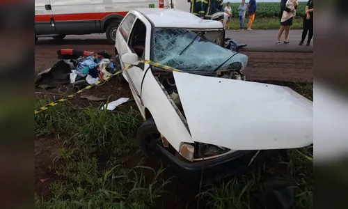Homem e criança de 6 anos morrem após carros baterem de frente na PR-182