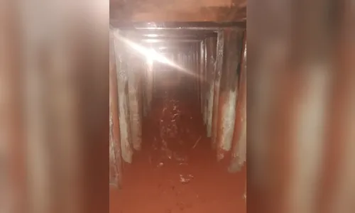 
						
							Bandido que escavou túnel para chegar ao cofre do Banco do Brasil fugiu da cadeia cavando outro túnel, diz polícia
						
						