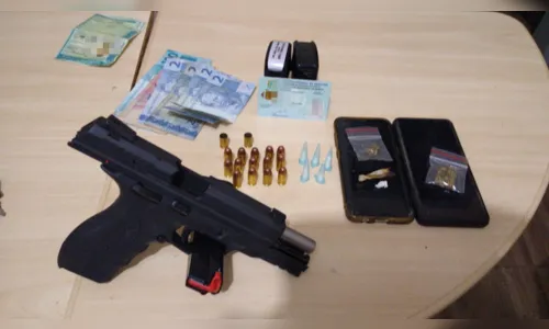
							Médico é detido por embriaguez ao volante, porte ilegal de arma de fogo e com drogas em Ivaiporã
						
						