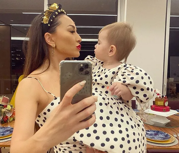 Sabrina Sato e Zoe combinam looks de poá no Natal