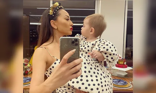 Sabrina Sato e Zoe combinam looks de poá no Natal