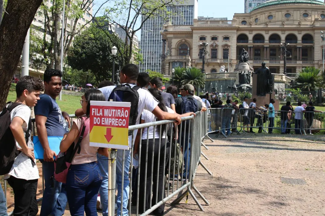 Segundo o IBGE, a taxa de desocupação caiu 0,7 ponto percentual no trimestre de junho a agosto. (Foto: Rovena Rosa/Agência Brasil)