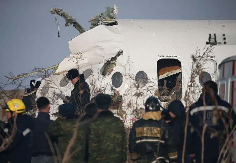 Avião cai no Cazaquistão e mata pelo menos 15 pessoas