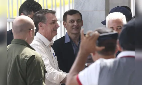 Bolsonaro cita LRF e desiste de reajuste a policiais por MP