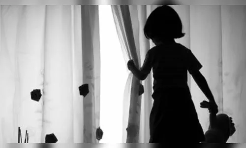 Menina de 10 anos está grávida de 5 meses e não pode abortar; vizinho é suspeito