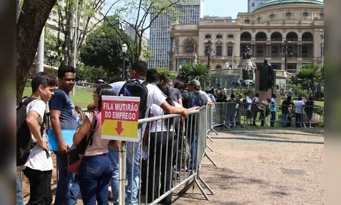 Taxa de desemprego fecha o trimestre encerrado em novembro em 11,2%