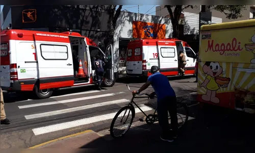Idosa é atropelada no centro de Arapongas