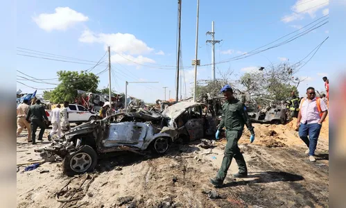 Carro-bomba deixa dezenas de mortos e feridos na capital da Somália