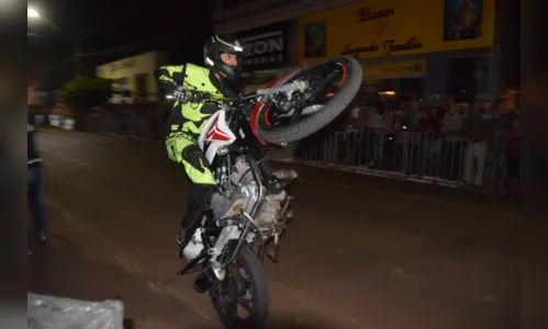 
							Pilotos fazem manobras radicais em Jardim Alegre
						
						