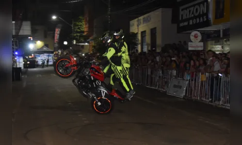 
							Pilotos fazem manobras radicais em Jardim Alegre
						
						