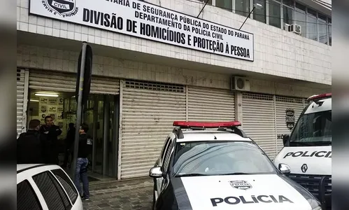 Homem é assassinado e cabeça de vítima é encontrada dentro de bolsa em frente à igreja em Curitiba