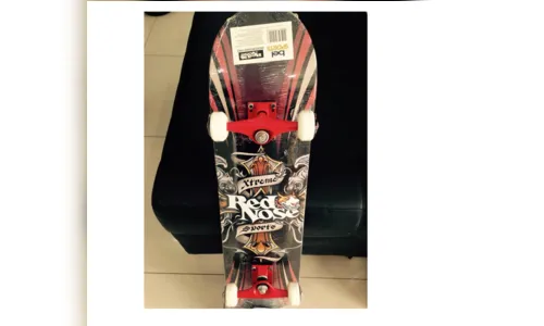 
							Artista apucaranense rifa skate para conseguir lançar seu 1º disco
						
						