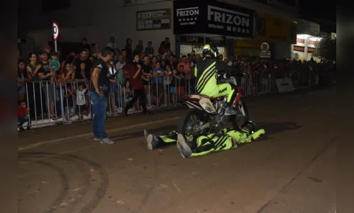 
							Pilotos fazem manobras radicais em Jardim Alegre
						
						