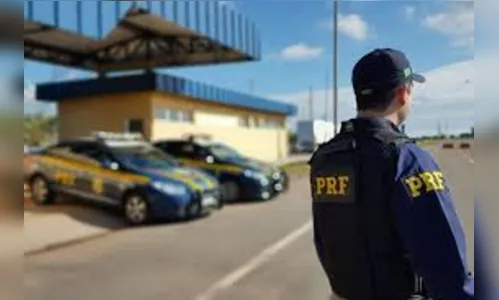 Homem é detido pela PRF após abusar de mulher dento de ônibus no Paraná