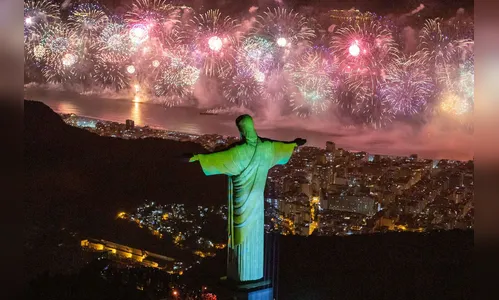 Virada em Copacabana reúne 2,9 milhões de pessoas, diz Riotur