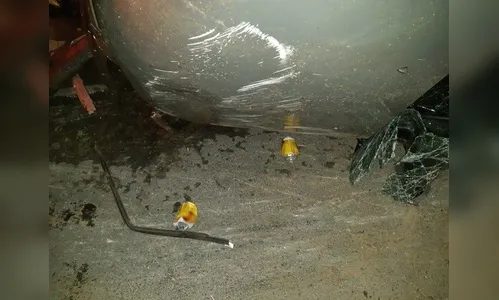 Seis pessoas ficam gravemente feridas após motorista perder controle da direção e capotar carro no Paraná 