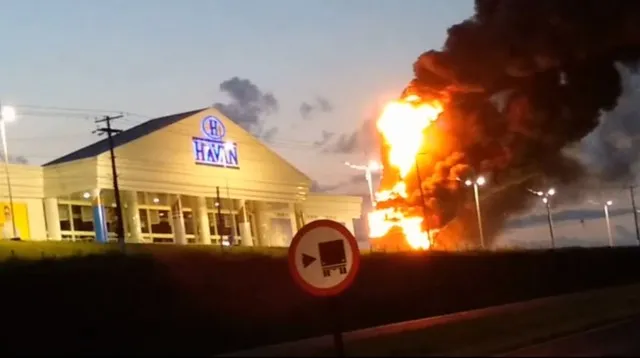 Incêndio que destruiu estátua da loja Havan de São Carlos foi criminoso, diz Polícia Civil