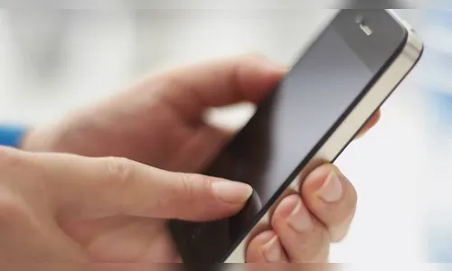 Celular furtado é encontrado no telhado de casa após dono rastrear aparelho, em Apucarana