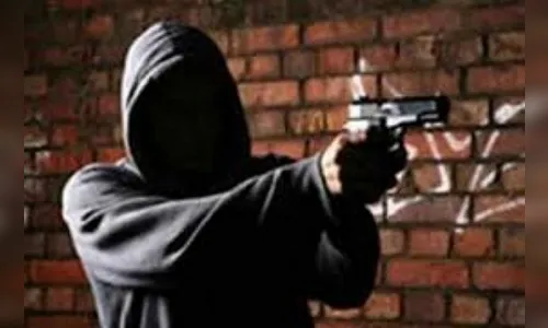 Quadrilha rende vigia e arromba cofre de fábrica de ração, em Cambira