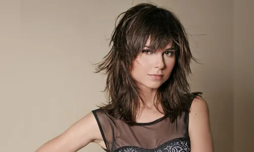 Julianne Trevisol volta para a Record, após ter série cancelada na Globo