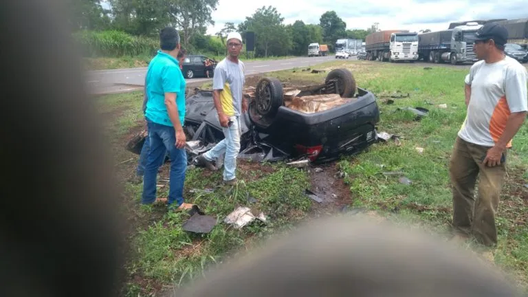 Três adultos e uma criança da mesma família morrem na BR-153, no Paraná