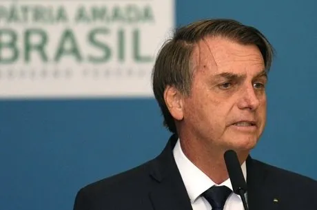 Bolsonaro diz que irá aos EUA para conhecer energia elétrica sem fio