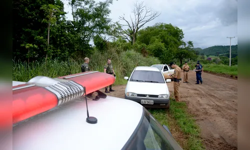 Polícia Militar faz blitz na zona rural de Apucarana
