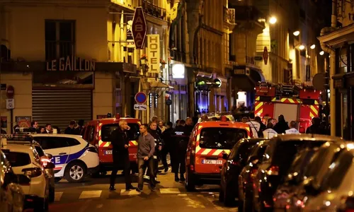 Homem esfaqueia quatro pessoas em parque de Paris e é morto pela polícia