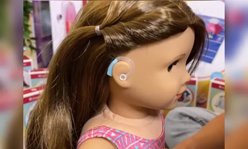 Fábrica de brinquedos anuncia boneca com 'perda auditiva'