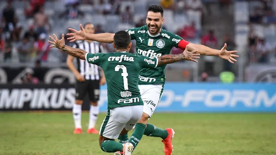 Palmeiras mantém conversas com dois clubes para emprestar Carlos Eduardo