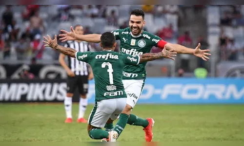 Palmeiras mantém conversas com dois clubes para emprestar Carlos Eduardo