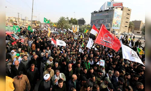Milhares de pessoas se reúnem em Bagdá em procissão para general Suleimani