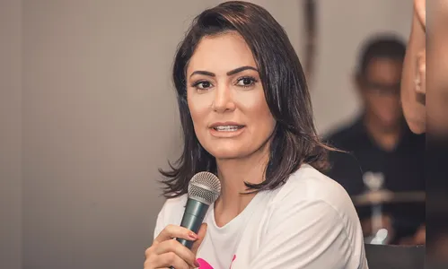 Após procedimentos estéticos Michelle Bolsonaro tem alta de hospital