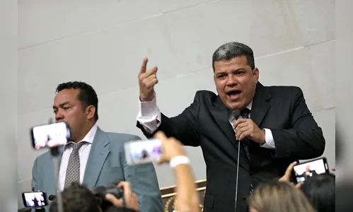 Luis Parra é eleito novo presidente da Assembleia venezuelana