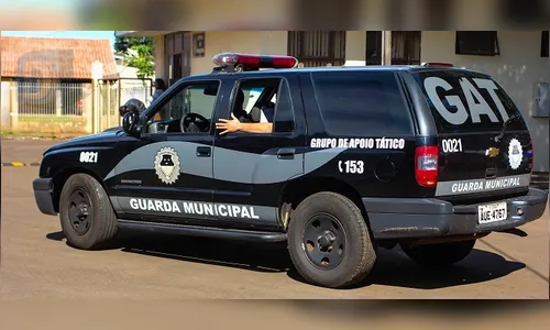 GM de Arapongas atende roubo em farmácia e recupera carro furtado