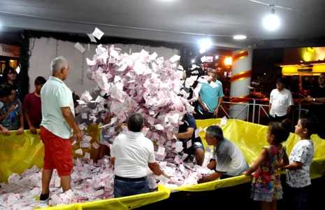 Foram distribuídos cerca de 400 mil cupons pelas 55 empresas participantes da campanha. (Foto e Vídeo: Ivan Maldonado)