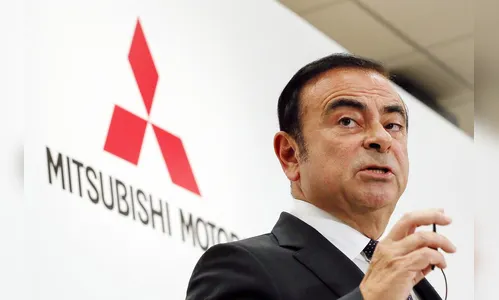 Jornal turco diz que Ghosn fugiu em caixa de equipamento de som