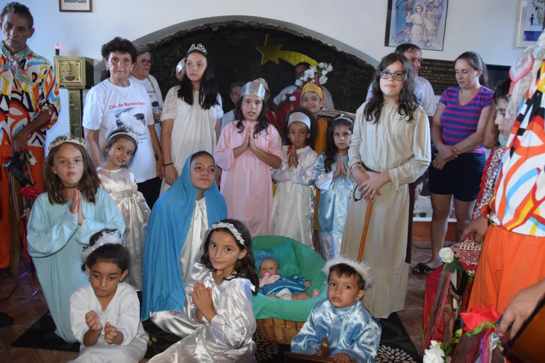 No encerramento ontem, cerca de 250 pessoas participaram da cerimônia que aconteceu na Capela de Santos Reis, no Jardim Belo Horizonte.. (Fotos e vídeo: Ivan Maldonado)