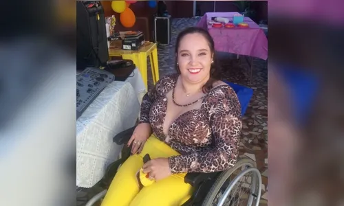 Deficiente se forma em administração e busca ajuda para fazer festa de formatura