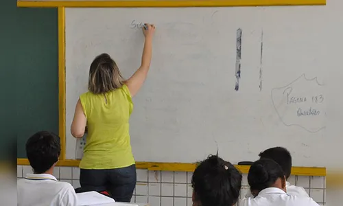 Capes oferece 60 mil bolsas para a formação de professores
