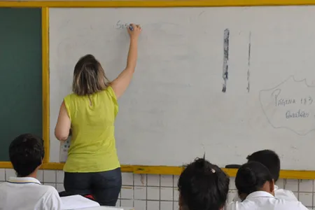 Capes oferece 60 mil bolsas para a formação de professores